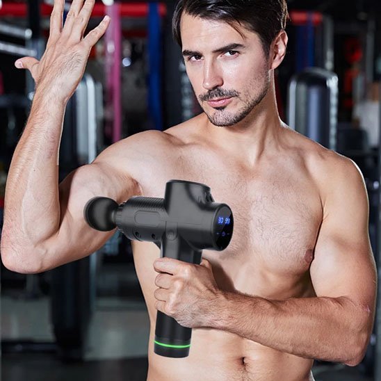 pistolet massage homme bras