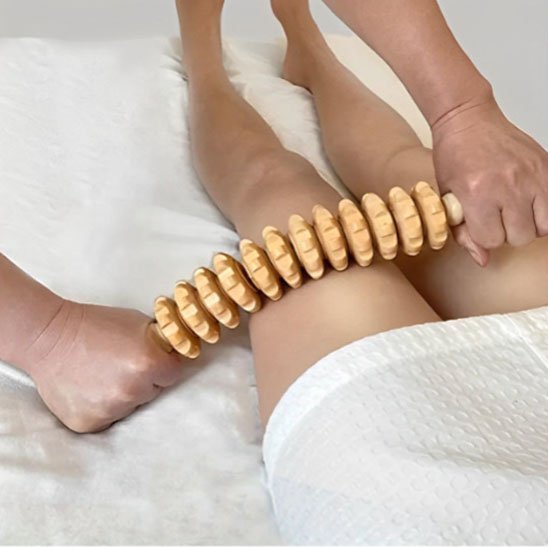 rouleau de massage bois cuisse